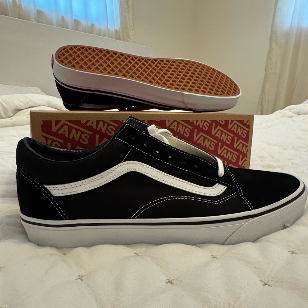 Brand New Vans Old Skool, Black/White, Mens Size 12M